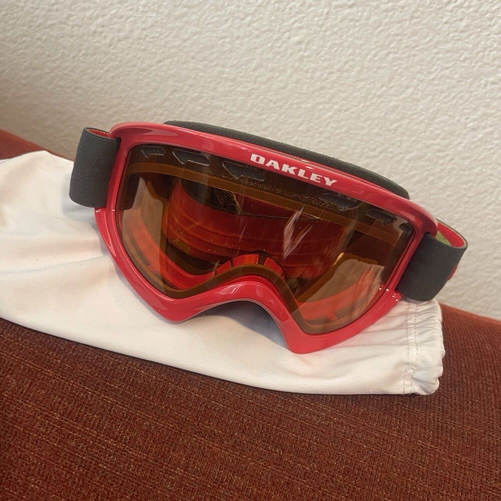 Oakley O-Frame Red, white, black Ski Snowboard Goggles - Picture 2 of 4